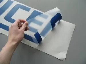 Печать наклеек на самоклеющейся бумаге